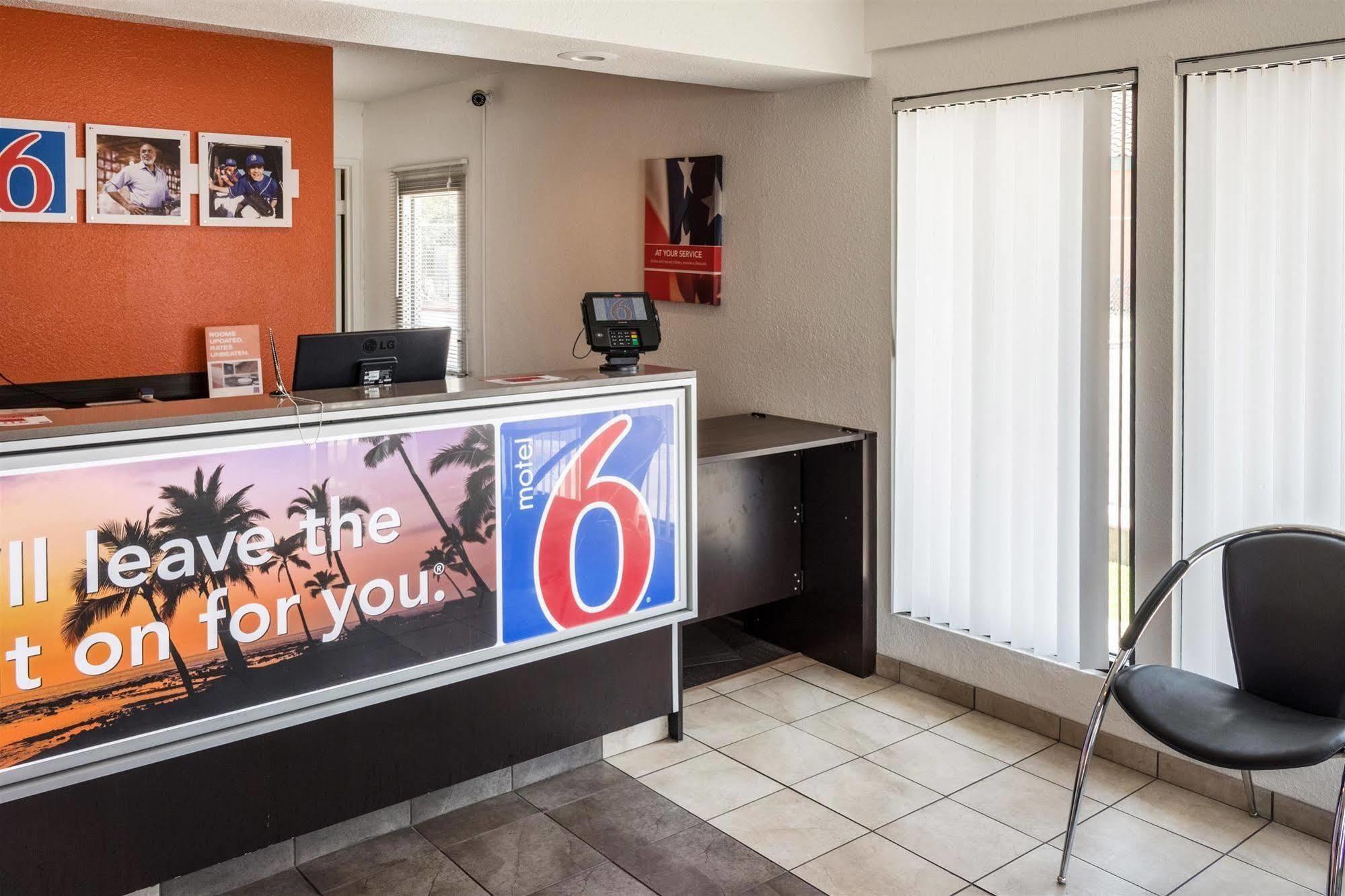 Motel 6-Bakersfield, Ca - Convention Center Luaran gambar
