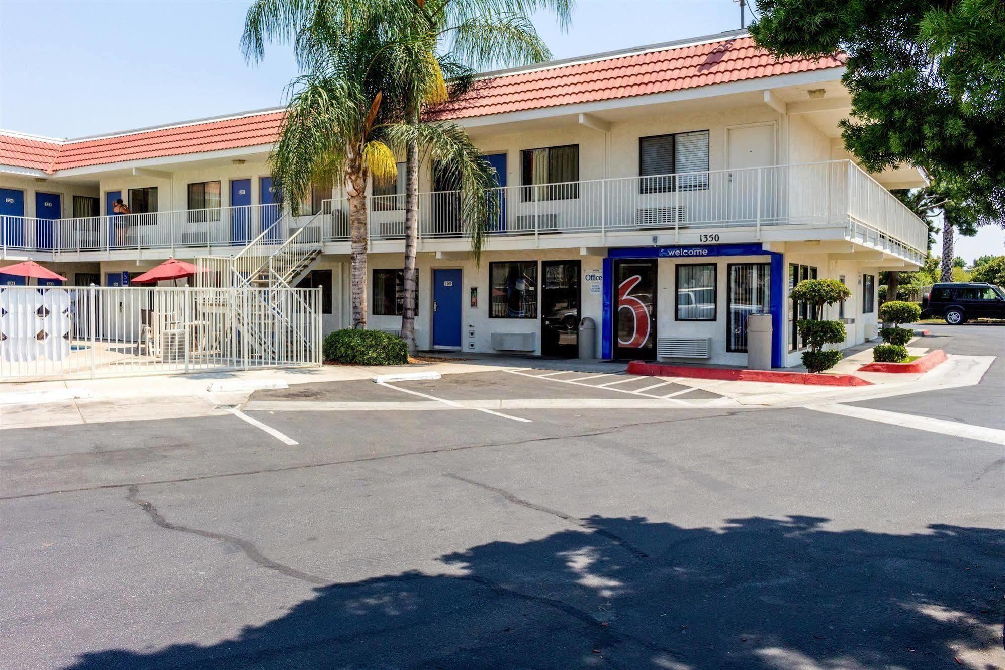 Motel 6-Bakersfield, Ca - Convention Center Luaran gambar