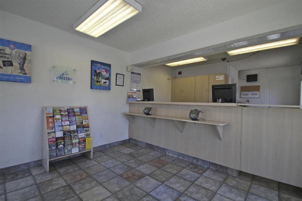 Motel 6-Bakersfield, Ca - Convention Center Dalaman gambar